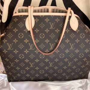 Authentic Louis Vuitton Neverfull GM. Excellent condition.🥰